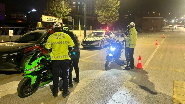 Asayiş ve Trafik Denetimleri Aralıksız Sürüyor