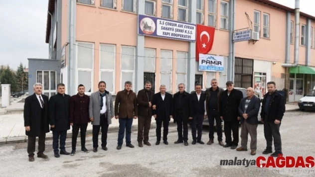 Asfalt çalışmalarını incelemeyen Aşgın 'Esnafımıza verdiğimiz sözleri yerine getiriyoruz'