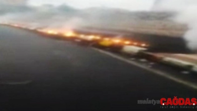 Aşırı yükü taşıyamayan yüksek gerilim hattı kablosu yanarak koptu