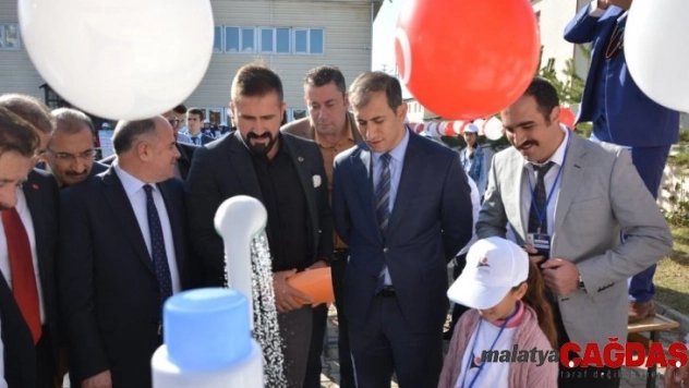 Aşkale'de bilim fuarı açıldı