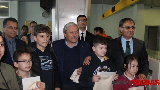 Asker ve polisler için 300 mektup ve özel mendiller