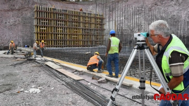 ASKİ genel müdürlüğü, kesintisiz ve sağlıklı su temini için içme suyu hatlarını yeniliyor