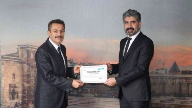 Aslan'dan öğretmenlere teşekkür belgesi