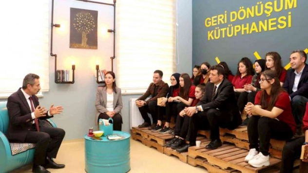 Aslan, lise öğrencileriyle buluştu