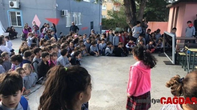 Astronotlar öğrencilerin sorularını cevapladı