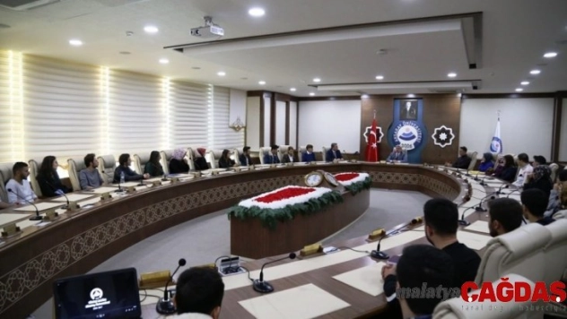 ASÜ Rektörü Şahin: 'Derslerin dışında da bir hayatınız olsun'