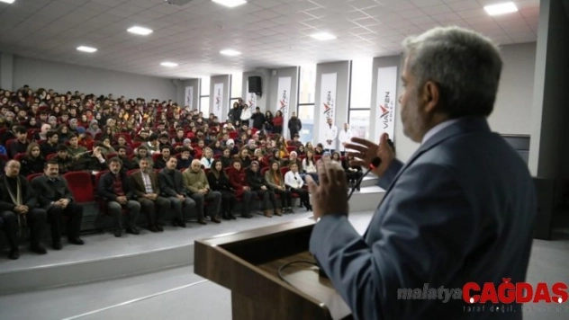 ASÜ Rektörü Şahin öğrencilerle buluştu