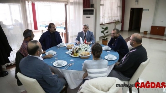 ASÜ Rektörü Şahin, unvanda yükselen akademisyenlerle buluştu