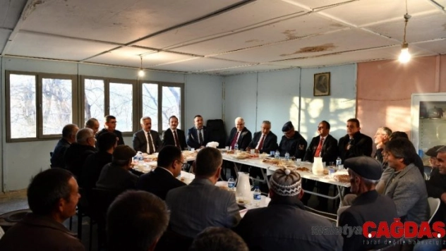 Atabey'deki muhtarlar toplantısında tarım yapılan topraklara sahip çıkılması vurgusu