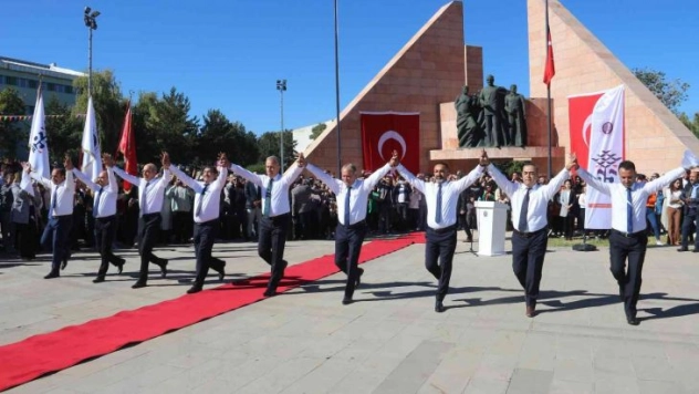 Atatürk Üniversitesi 65'nci akademik yılı düzenlenen çeşitli etkinliklerle açıldı