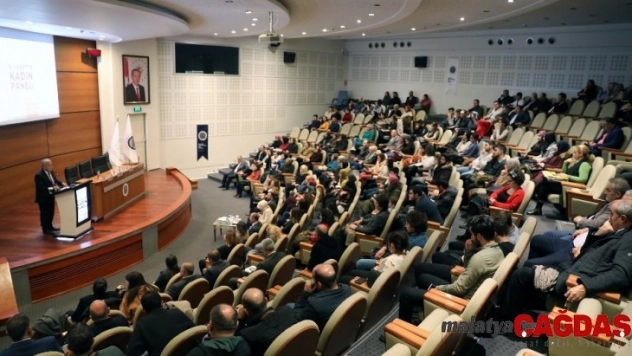 Atatürk Üniversitesi'nde 'Siyasette Kadın Paneli'