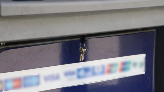 ATM'nin anahtarını üzerinde unuttular