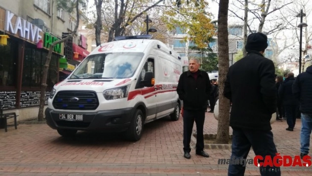 Avcılar'da bıçaklı kavga: 1'i ağır 2 yaralı