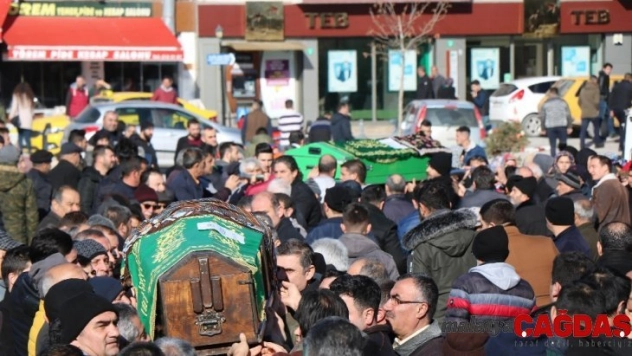 AVM yangınında hayatını kaybeden 2 kadın son yolculuğuna uğurlandı