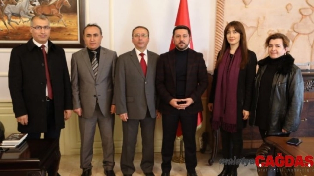 Avni İncekara Fen Lisesi Okul Aile Birliği yöneticileri, Başkan Arı'yı ziyaret etti