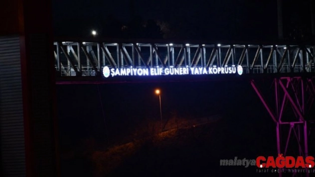 Avrupa Boks Şampiyonu Güneri'nin adı yaya köprüsüne verildi