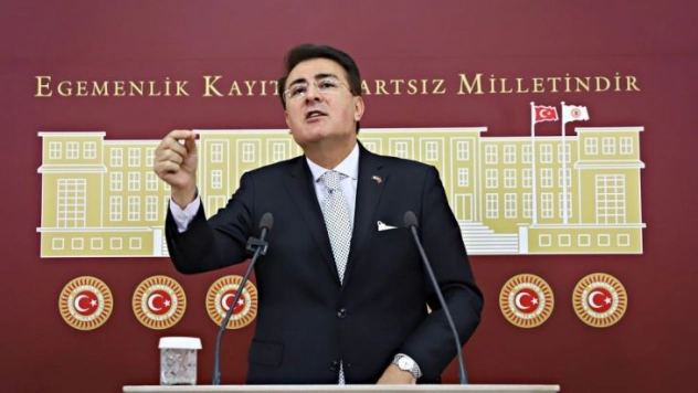 Aydemir: 'Yerel gazeteler bizim için can simididir'