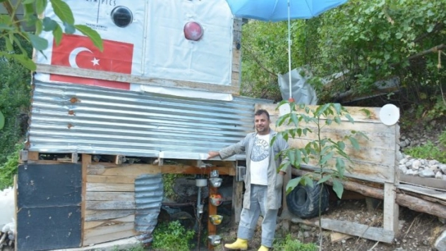 Ayı ve domuzlar onun tarlasının yanından bile geçemiyor