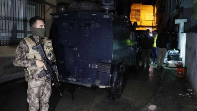 Ayrılan eşlerin aileleri arasında silahlı kavga: 3 yaralı