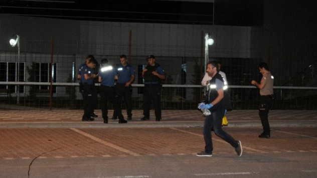 Ayrıldığı hamile eşini ve kardeşini tüfekle yaraladı