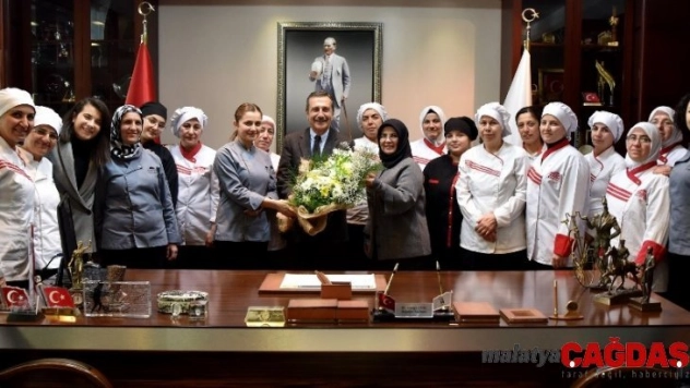 Ayten Usta'nın kadın çalışanlarından Başkan Ataç'a teşekkür