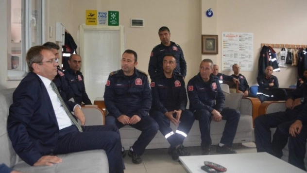 Ayvalık Belediye Başkanı Mesut Ergin'i itfaiyecileri unutmadı