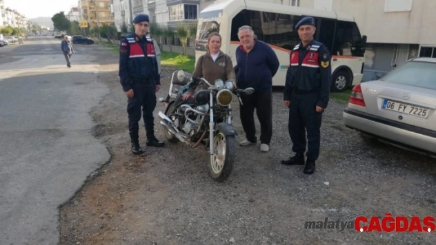 Ayvalık'ta motosiklet hırsızları jandarmadan kaçamadı