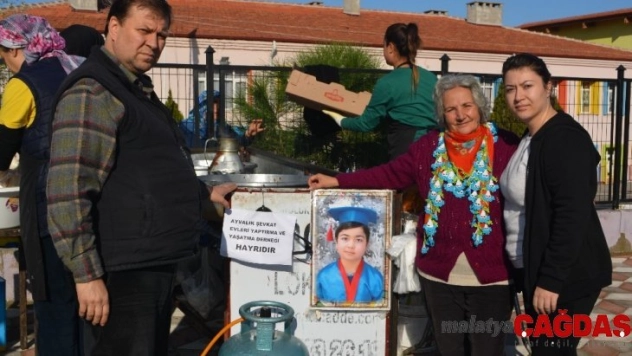 Ayvalık'ta Şefkatli Eller amansız hastalığa yenik düşen minik Serdar'ı unutmadı