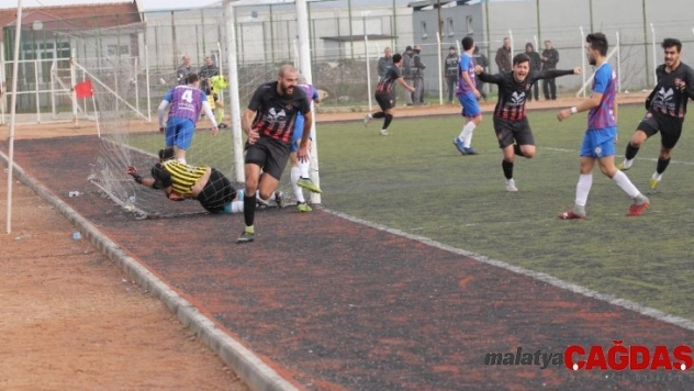 Baba oğul birbirine rakip oldu