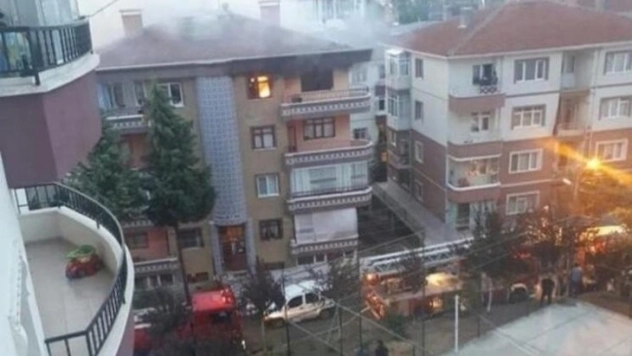 Baba, yangında küçük kızını kurtarırken dumanlara yenik düştü