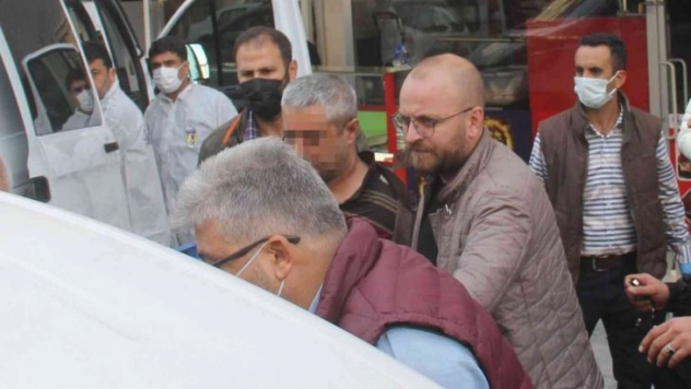 Babasını boğasını keserek öldürdü