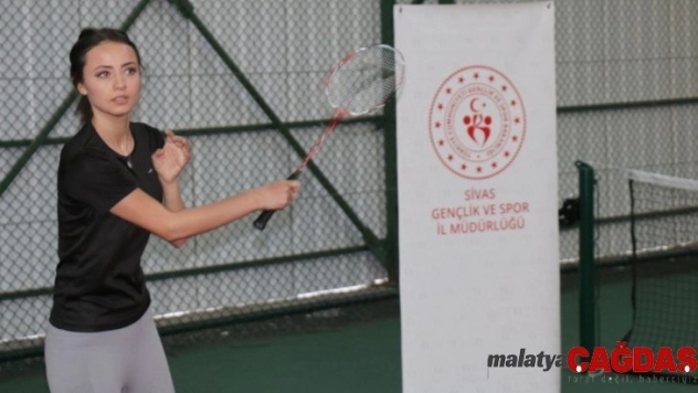 Badminton öğreniyorlar