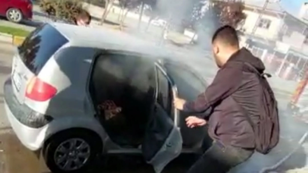 Bagajdaki mangal kömürü az daha otomobili yakıyordu