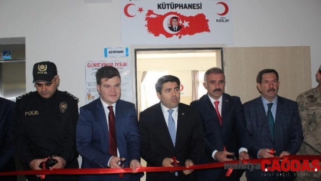 Bağışlanan kitaplarla, şehitlerin isminin verildiği kütüphaneler açıldı