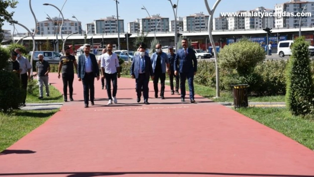 Bağlar Belediyesi yürüyüş yolunu tamamladı