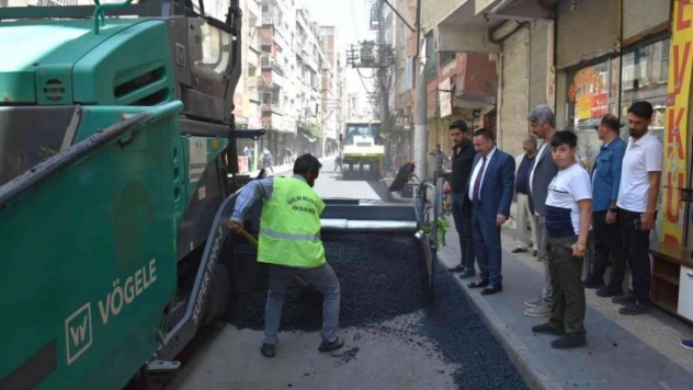 Bağlar Belediyesinden asfalt çalışması