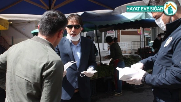 Bağlar Belediyesinden vatandaşlara ücretsiz maske