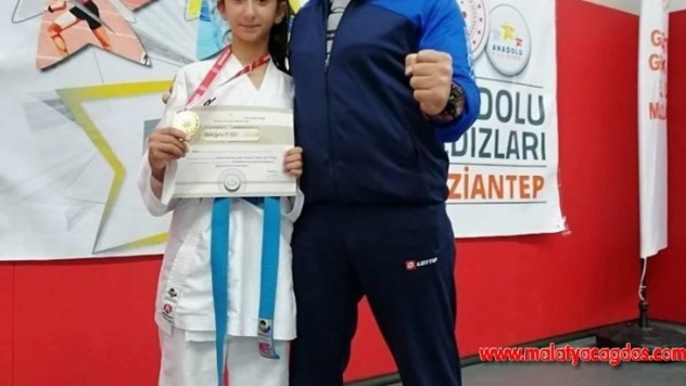 Bağlar Belediyesporlu genç karateci altın madalya kazandı