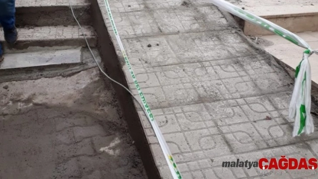 Bağlar'da engelli vatandaşlar için rampa çalışması