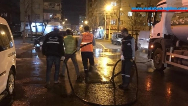 Bağlar'da semt pazarları dezenfekte edildi