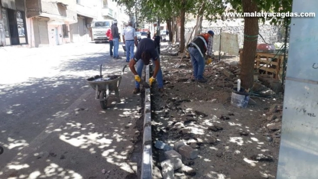 Bağlar yeni yollar ve kaldırımlarla güzelleşiyor