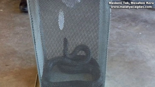 Bahçede görülen yılanı itfaiye yakaladı