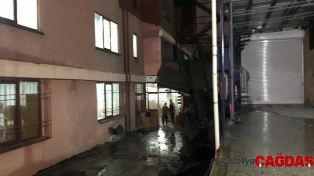Bahçelievler'de fabrikanın çatısı uçtu