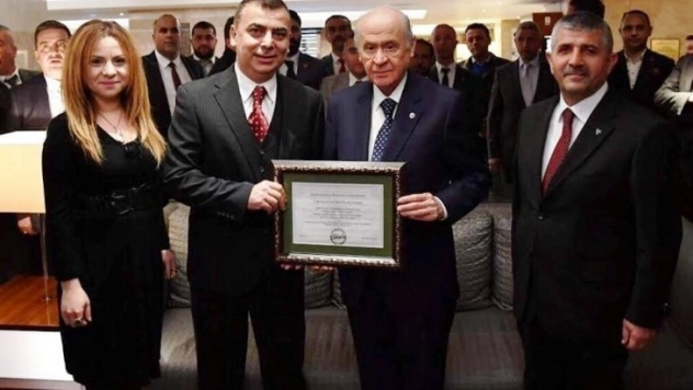 Bahçeli'yi anlatan ilk İngilizce kitap yayınlandı