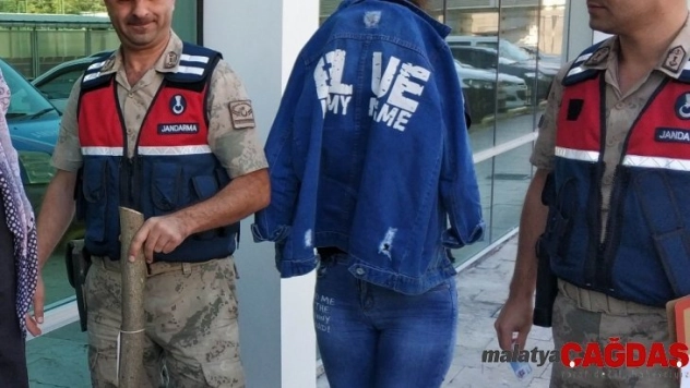 Bahçeye çöp dökme tartışmasında amcasını öldüren genç kızın yargılanmasına başlandı