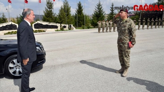 Bakan Akar, Özel Kuvvetler Komutanlığını ziyaret etti