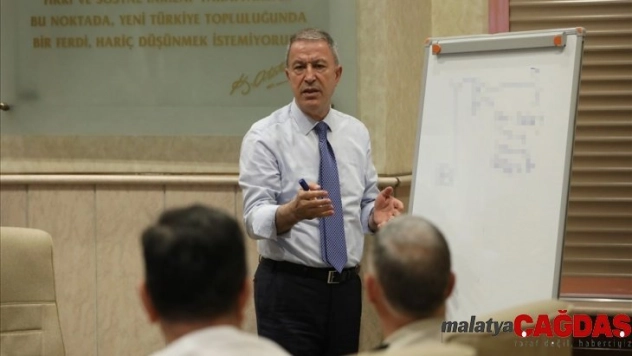 Bakan Akar, TSK Komuta kademesi ile bir araya geldi