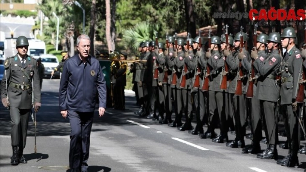 Bakan Akar ve Komutanlar, KKTC'deki birlikleri denetledi