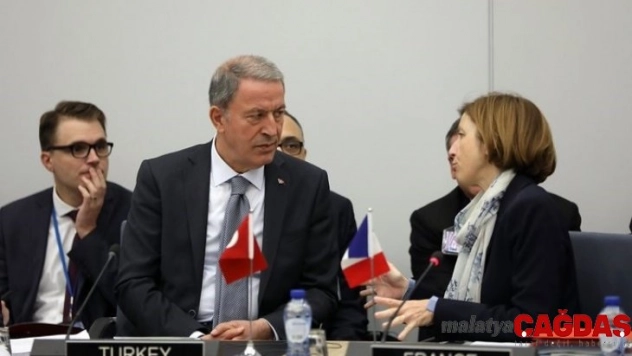 Bakan Akar,Fransa Savunma Bakanı Florence Parly ile görüştü