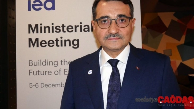 Bakan Dönmez: '4 yıl gibi kısa bir süre içerisinde Hazar'dan çıkan doğal gaz artık Avrupa kapısında'